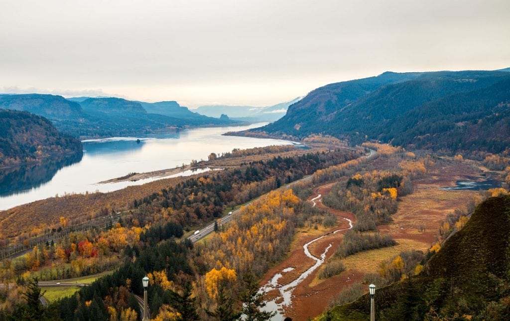 A wide shot of the Columbia River in Oregon.